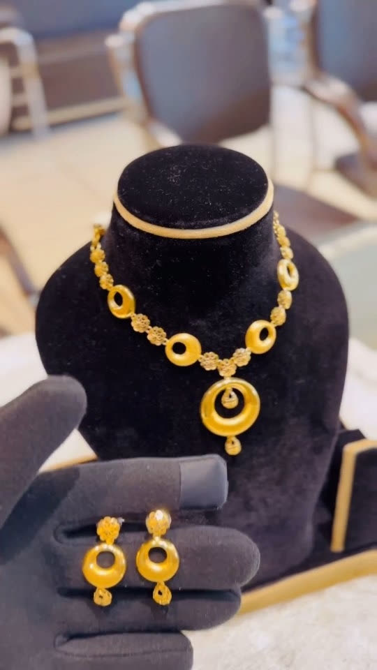 Gold Necklace & Earring Set